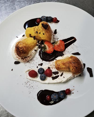 Babà con fragole